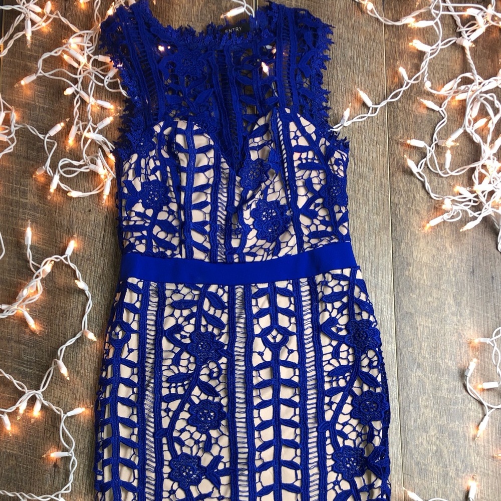 Blue dress with a inside beige color